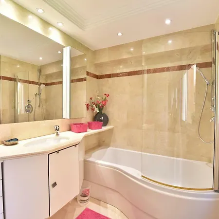 Apartment Kikiloue Face A La Mer Croisette 3 Pieces Au Pied Des Plages Cannes